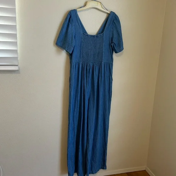 ❄️Old Navy Puff Sleeve Chambray Jumpsuit❄️ - Picture 4 of 10